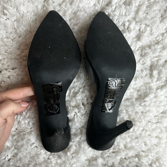 GUESS SIZE 7.5 Pointed open toe Slip-on Heeled Mule Fashion Dress Sandals - Picture 4 of 5